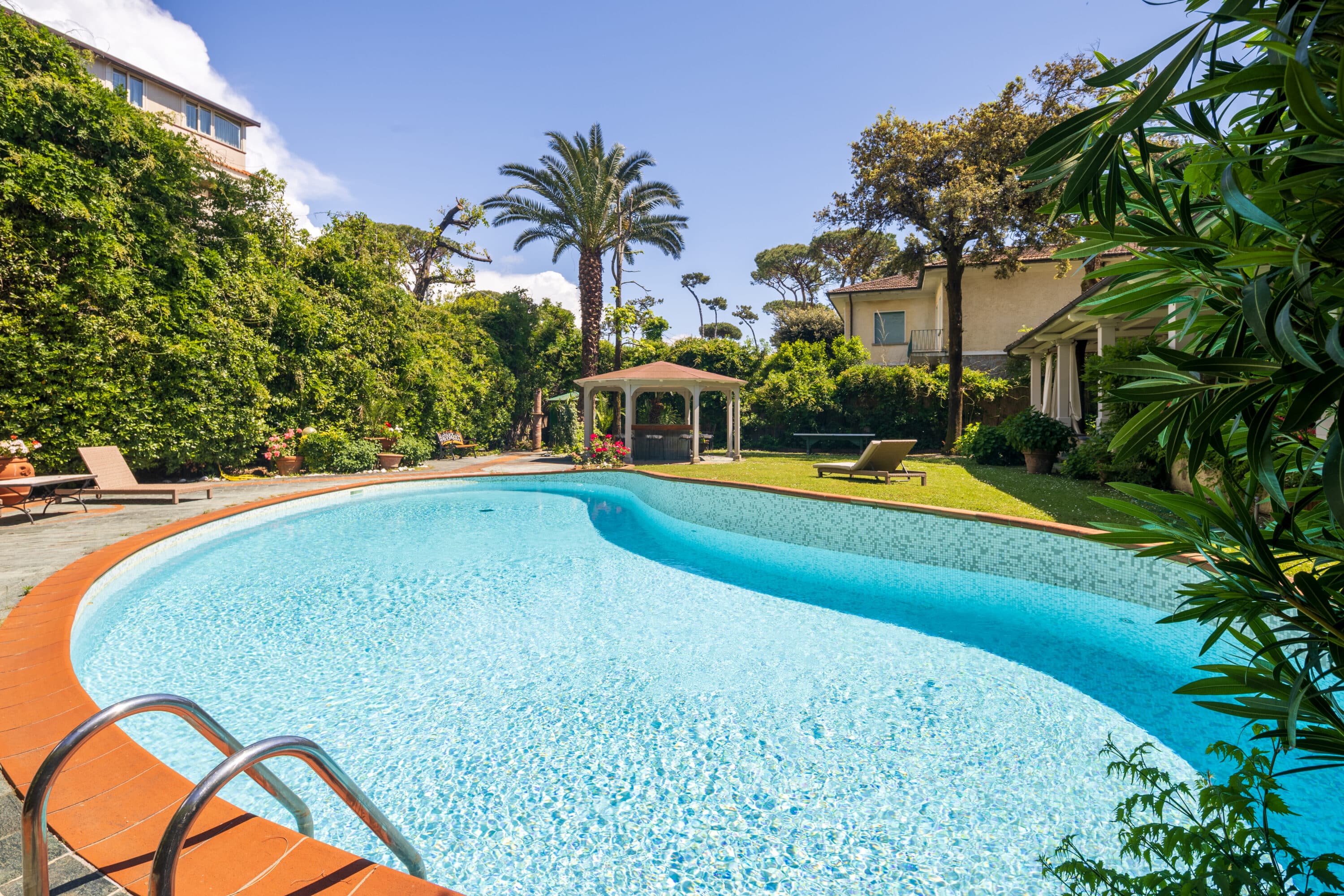 forte dei marmi villa indipendente in vendita